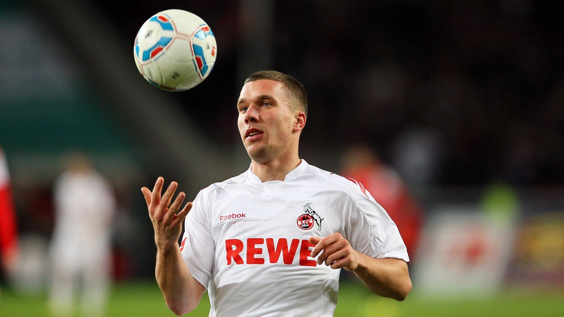 当黄黑军团遇见绿鹰,三笘薰在虚拟对决中展现的关键先生本色